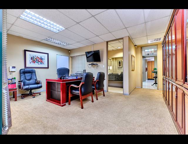400M² OFFICE FOR SALE IN WOODMEAD